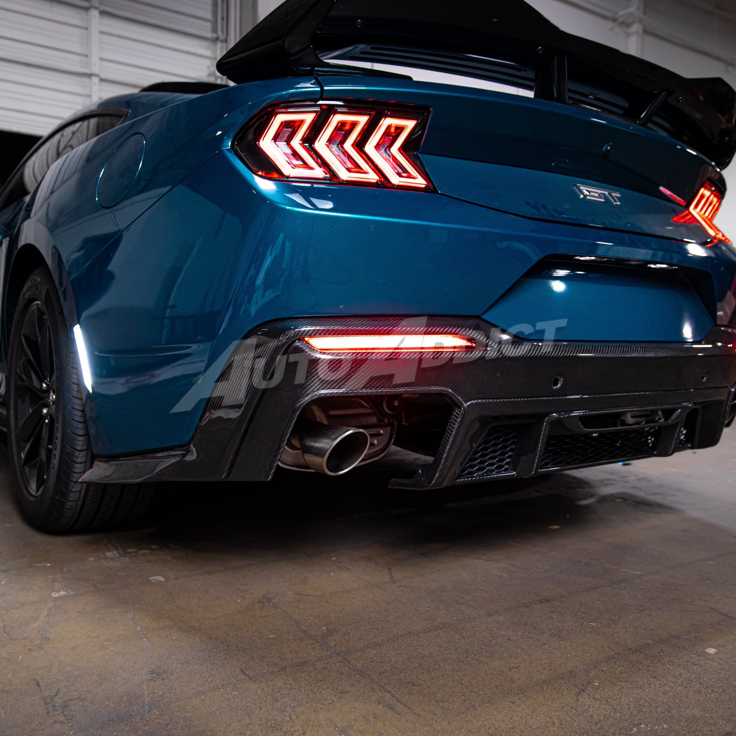 2024–2026 Mustang S650 Heritage SC™ V-Shaped Dry Gloss Carbon Fiber Rear Diffuser Rectangular-Exit Quad Tips